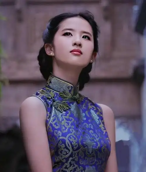 刘亦菲新的剧照公布,淡淡的民国旗袍风,领略不一样的时尚文化