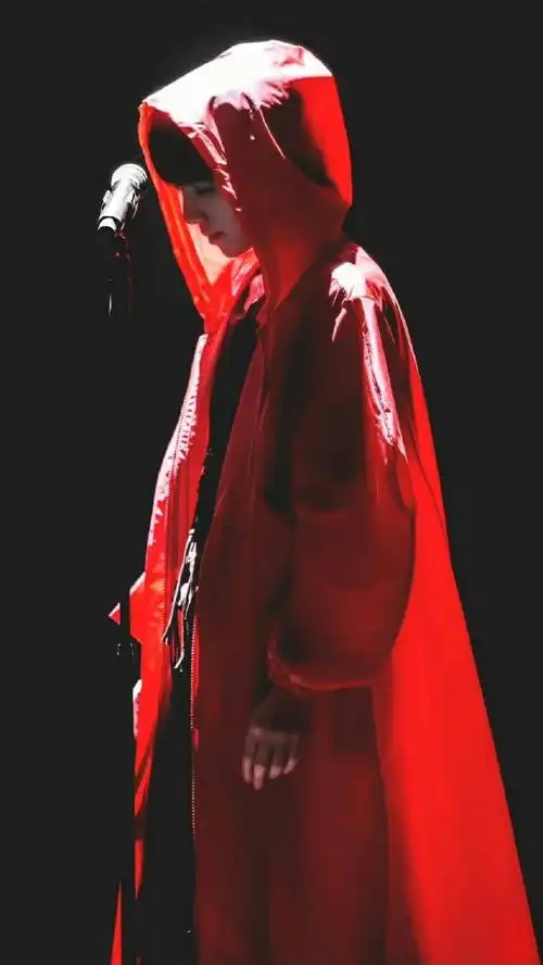 那些在长沙的经典红衣战袍#华晨宇 十年后的长沙又下雨了##华晨宇火星