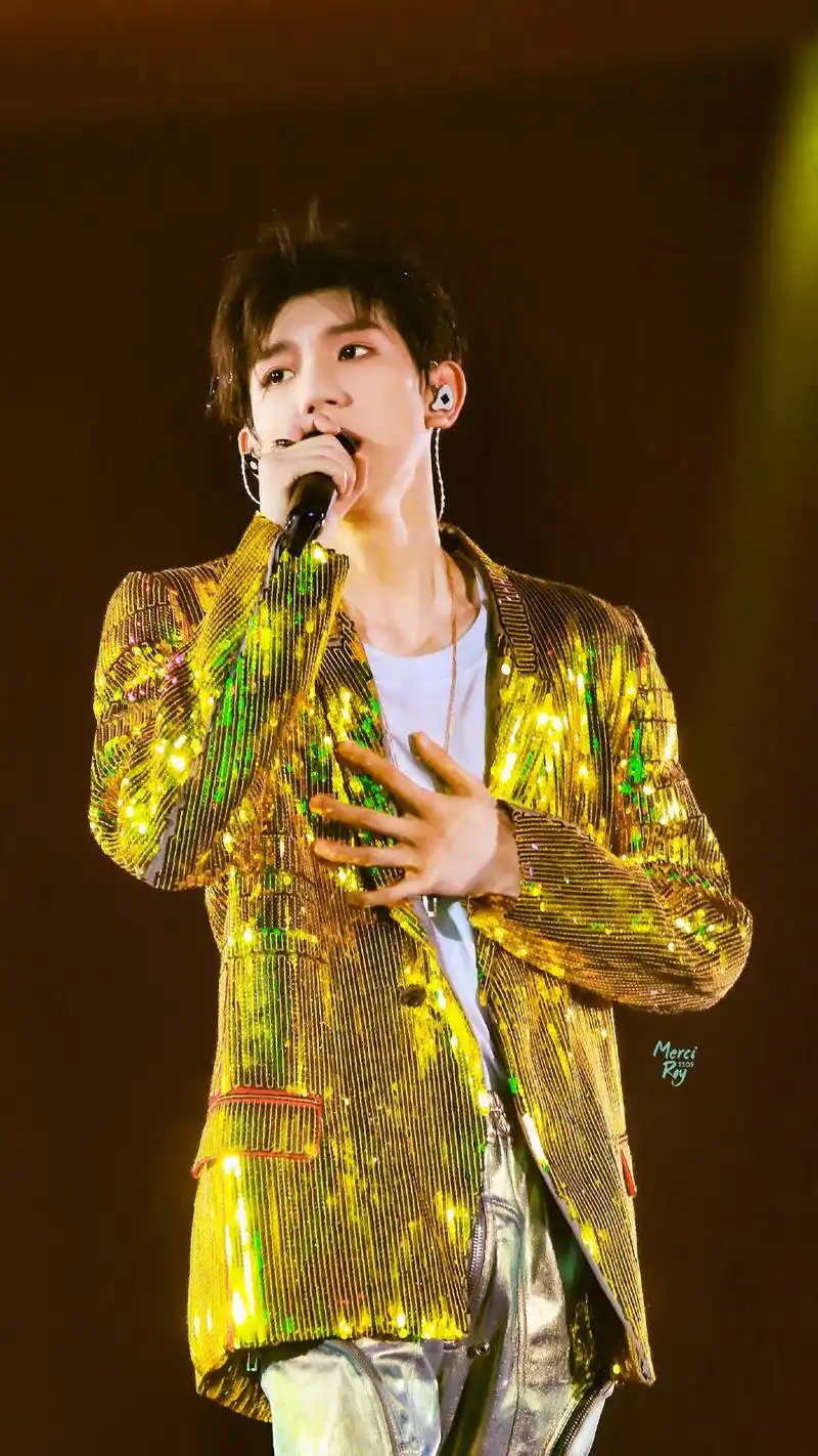 王源六周年演唱会纪录片上线!