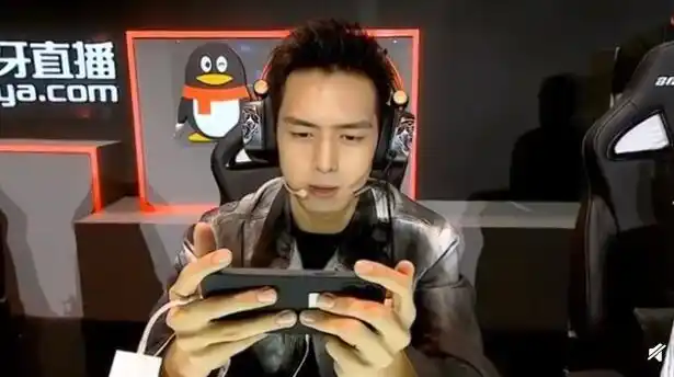 玩游戏的男生都这么帅吗李现直播怼脸镜头好绝