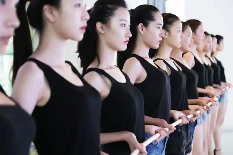 你知道哪里有模特培训学校吗?