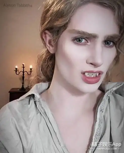 这一口尖牙也非常的吸血鬼呢!