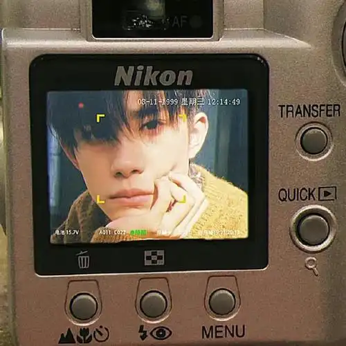 易烊千玺  #人间理想易烊千玺这一组大佬超可的朋友圈图 姐妹们快冲