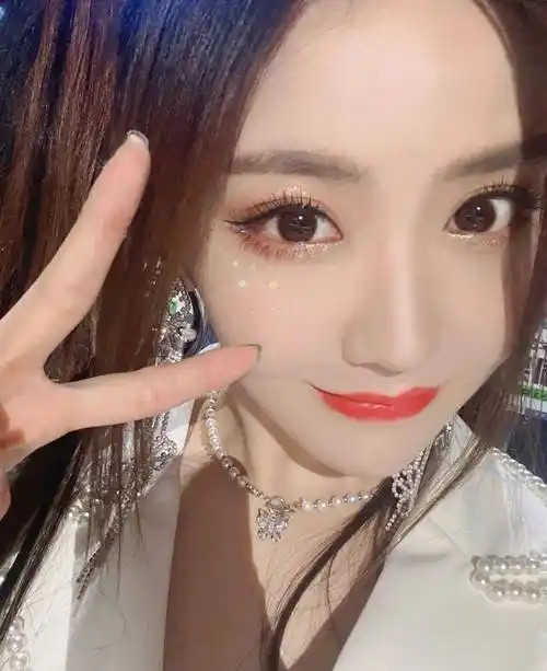 王艺瑾,笑容甜美可人的"甜美系"女神_杨幂_身份_作品