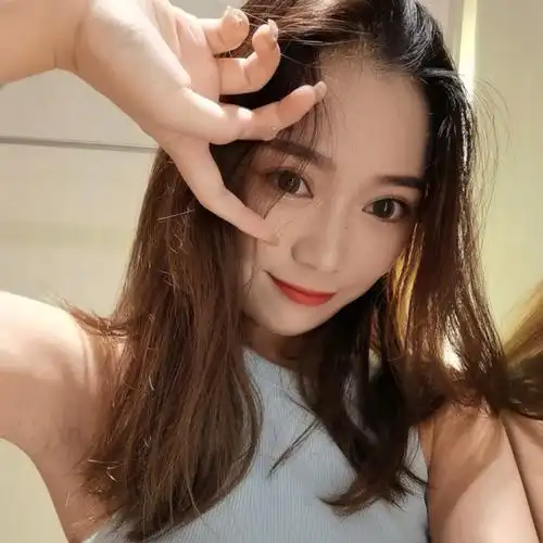 女生自拍八宫格