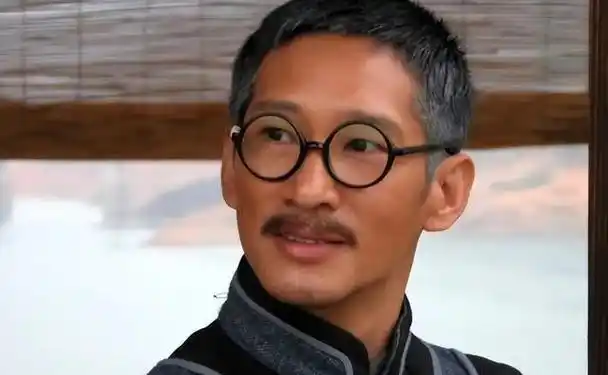 王劲松:一路走得苦!有戏演就对,如今没儿没女依旧很幸福