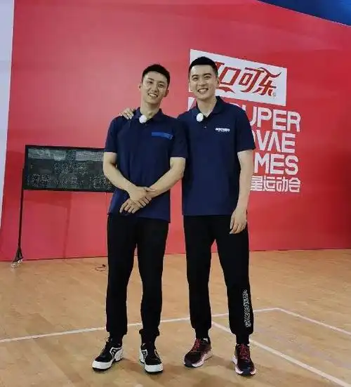 杨鸣堪称运动员颜值天花板与黄景瑜李晨林更新合照一点不输