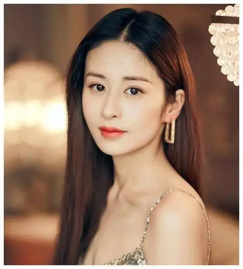 35岁的颖儿散发着饱满性感的韵味,令人无法抗拒!