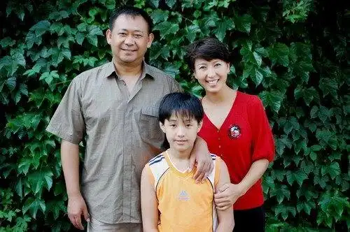 闫学晶的老公是谁?她有几任老公?