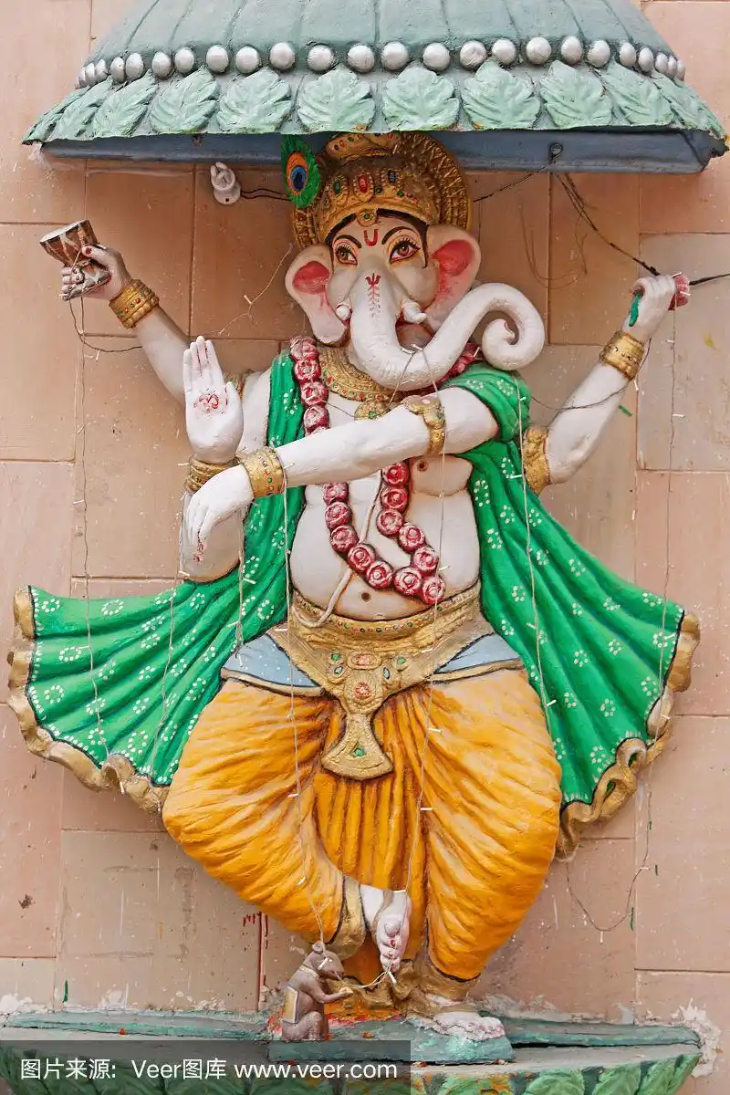 印度寺庙外的象神象头神雕像