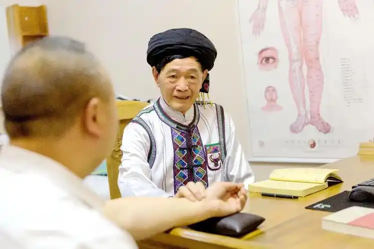 擅长:运用苗医药理治疗:糖尿病,高血压,痛风,乙肝