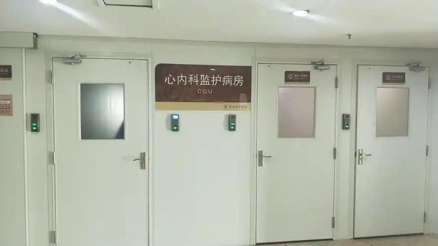 设有独立心内科监护病房,设置床位8张.