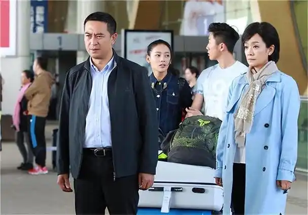 回顾张嘉译婚变?王海燕深夜发文:多年婚姻一团散沙一纸协议不再见