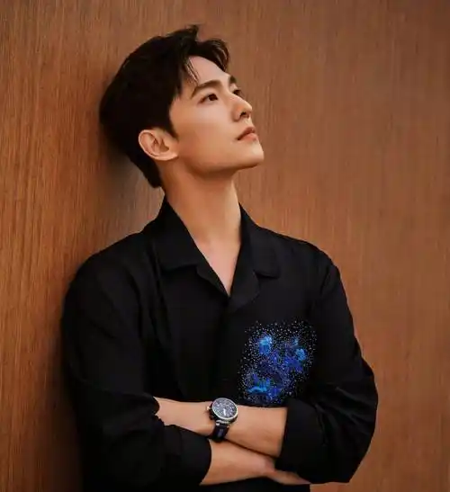 影视男星杨洋时尚写真:英俊潇洒,气质不凡