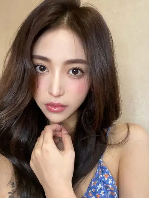 常用的美容仪就是comper大眼仔 提拉效果真的很明显 皮肤也变得超级好