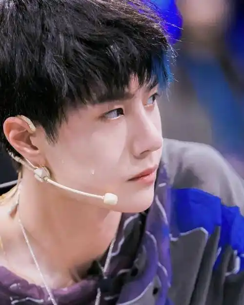 乐华发布声明,众人围观王一博的黑粉:从换头p图,到移花接木_操作_消息