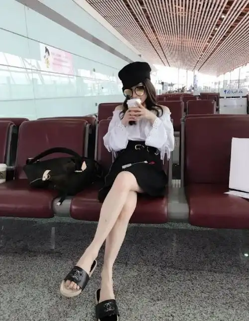 铁娘子张韶涵重新回归,穿衣时尚颜值爆表她还是原来的公主小妹