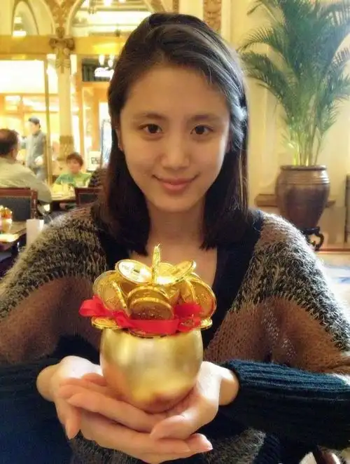 王碧琪以前是一名兵乒球运动员,身高167cm,1986年4月26日出生于北京