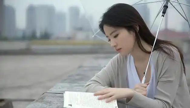 北京时间11月7号下午著名演员刘亦菲最新消息