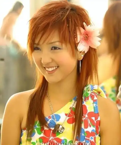 超女何洁婚内出轨却贼喊捉贼3个孩子2个爹哪来的底气