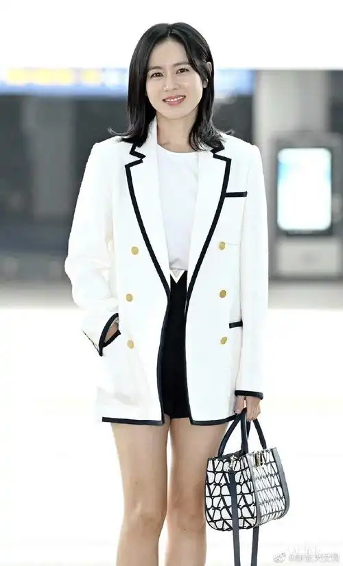 孙艺珍产后首个公开行程