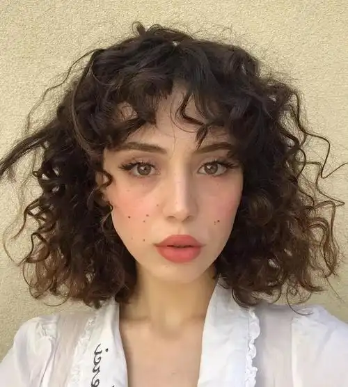 泡面头一款靠颜值撑起的发型