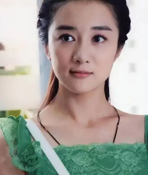 古装美人李依晓被狗咬毁容后如今40岁靠演坏女人逆袭