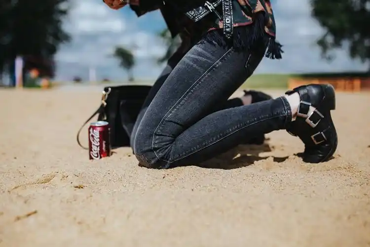 海滩上的美女图片 - 第10张