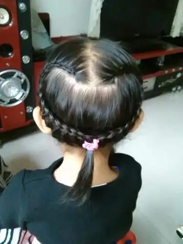 宝贝的发型怎么梳?