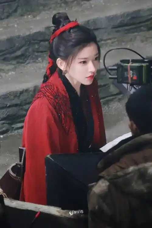 精致度拉满了程潇的妆造也驾驭得非常到位郭敬明小四导演的古装电视剧