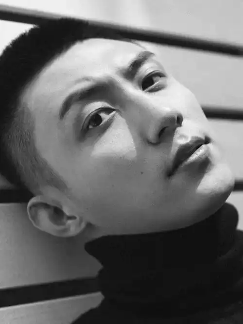 黄景瑜好久不发寸头瑜啦