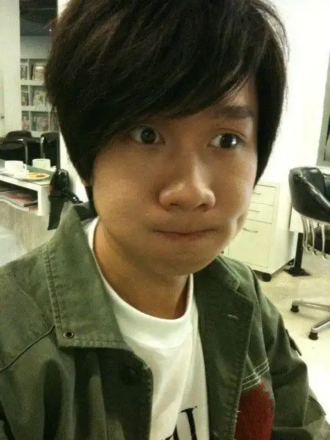 求林俊杰小酒窝特别明显的照片.