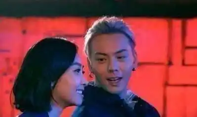 陈伟霆公布恋情了!男有才,女有颜值;网友:很般配_宋茜_祝福_事情