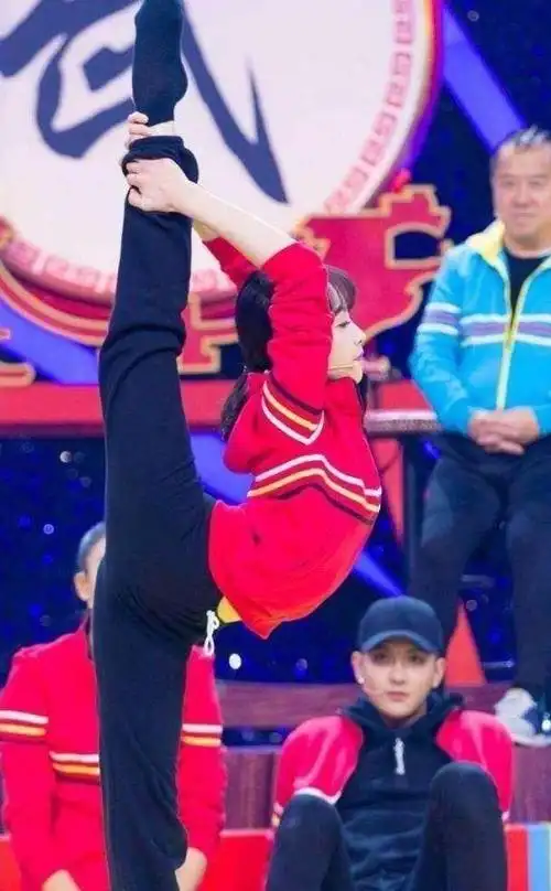 女星劈叉盘点赵丽颖可爱谢娜优雅张蓝心霸气宋茜最优雅