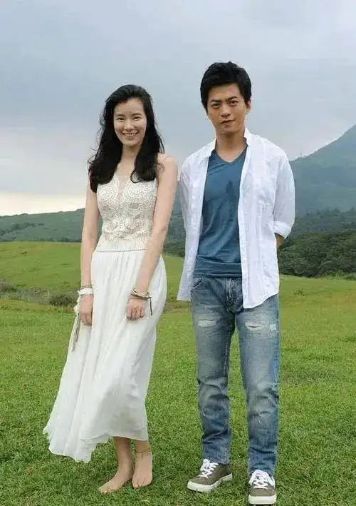 李健妻子近照罕见曝光他却说我一生都在度蜜月