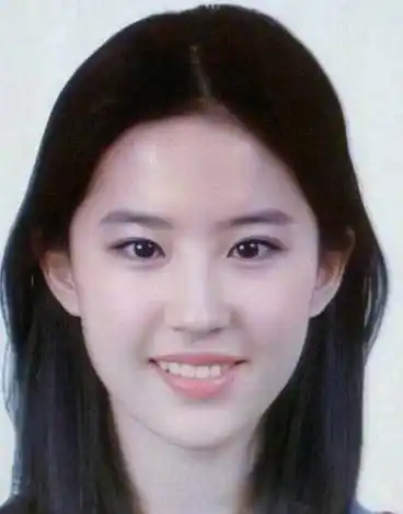 刘亦菲这证件照太让人有压力了,怎么会有这么美的女孩子,光看证件照就