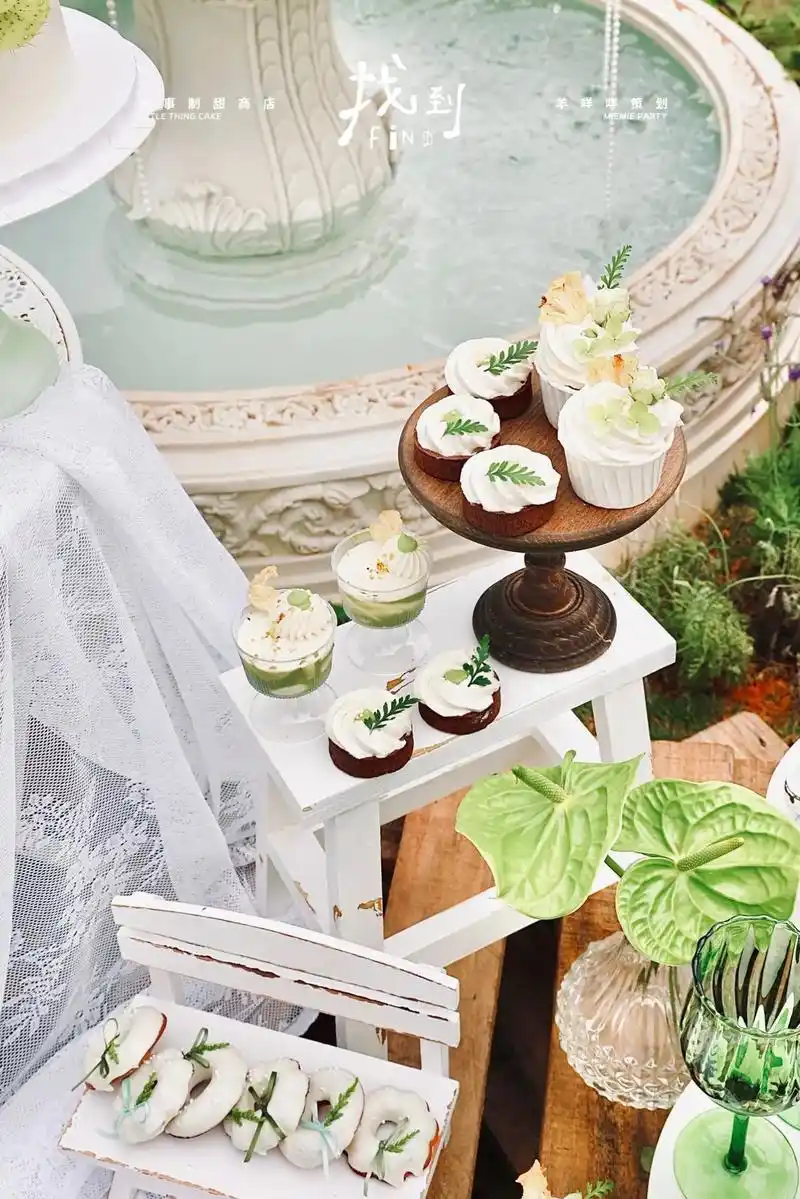 白绿色婚礼甜品台布置7415.