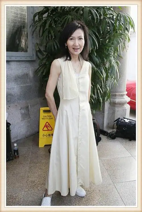 当63岁赵雅芝遇上59岁陈美琪终于见识保养与不保养的差距有多大