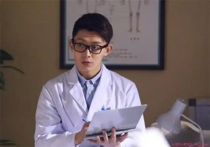 孙伟豪在老炮儿中演谁 孙伟豪老炮儿剧照奶嘴怎么回事