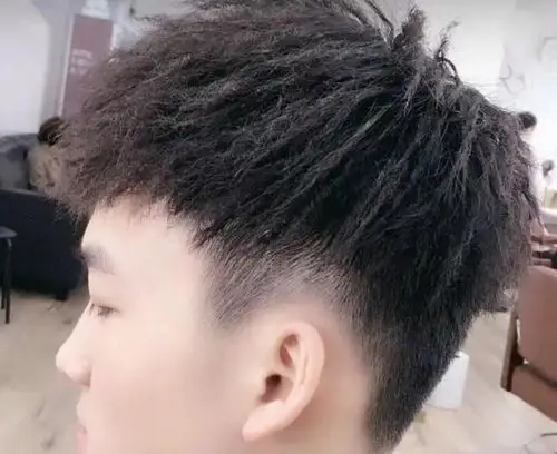 发型技术:"渣男"锡纸烫该怎么做?今年超级火!这种脸型不适合