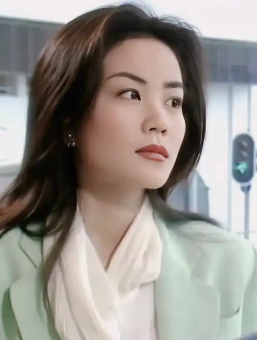 香港四大天后之一王菲,年轻时端庄大气,气质与生俱来