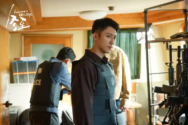 #黄景瑜江成屹# 于寂静冬日点燃浪漫心火,江成屹在崭鲻