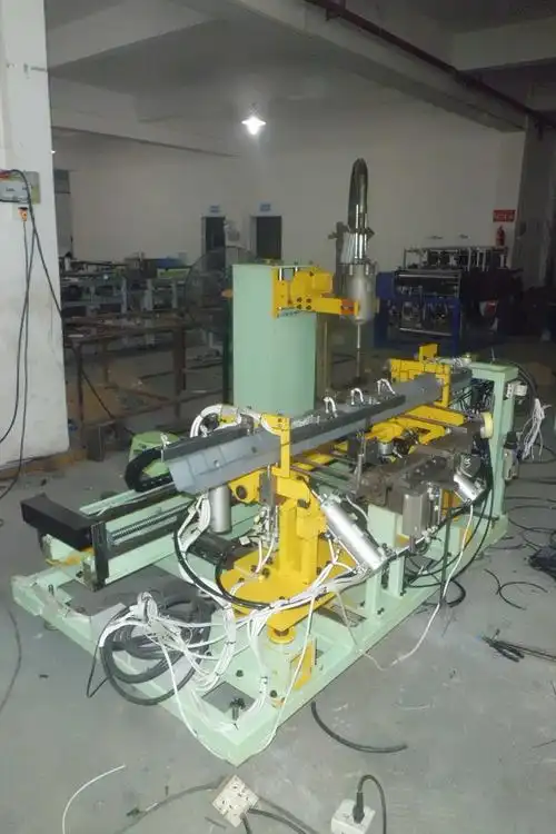 汽车横梁半自动焊接机