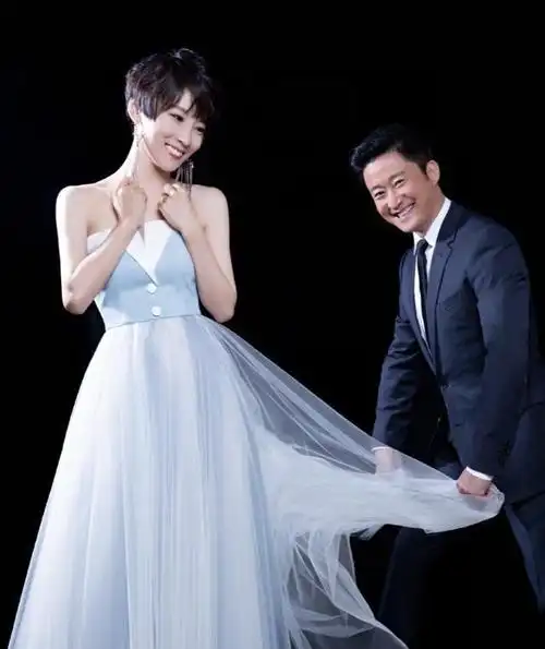 吴京妻子谢楠:嫁偶像,挺着孕肚办婚礼,4年生两子,成人生赢家