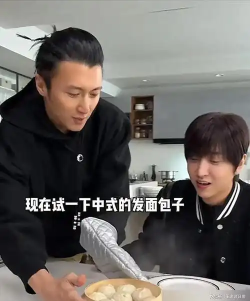 谢霆锋屈尊为网红白冰做饭,惨遭点评不好吃,合影曝真相|星二代|黄晓明