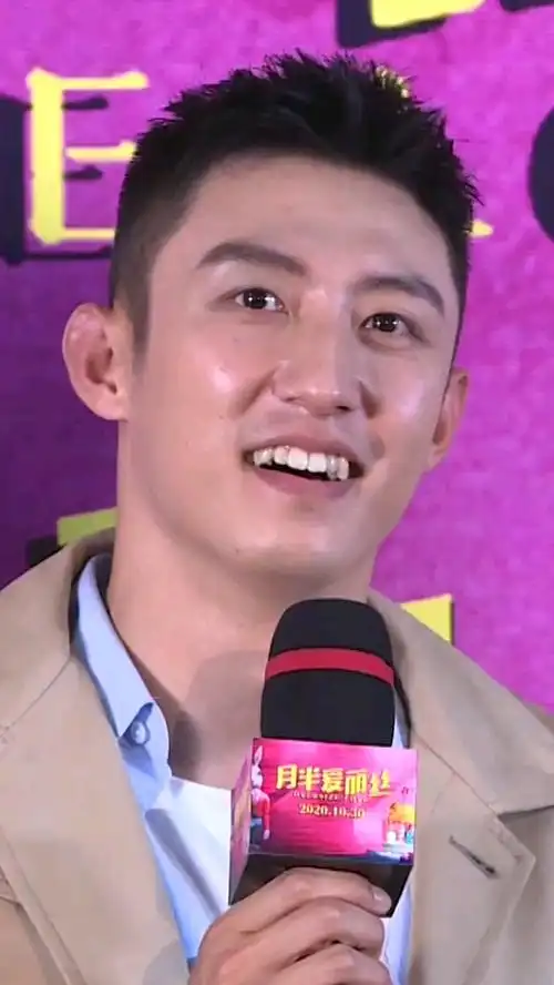 黄景瑜#被粉丝问现在这么胖还有腹肌吗?