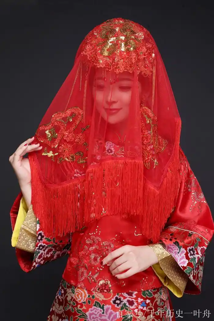 你结婚的时候,新娘子盖红盖头吗?原来红盖头有如此有趣的由来