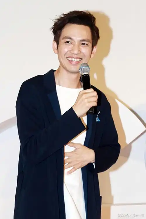 男士短寸飞机头发型推荐