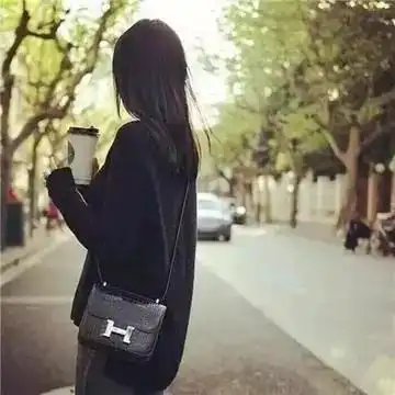 女人侧面头像好看的女人侧颜头像