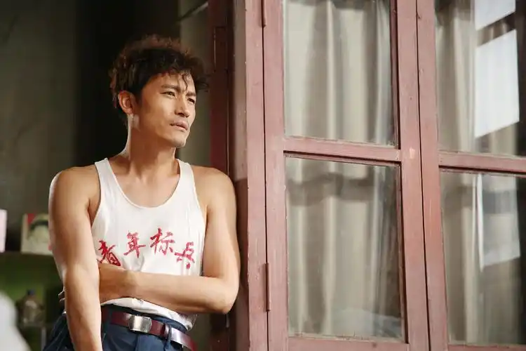 给我一个十八岁开播耿乐演绎仗义老流氓